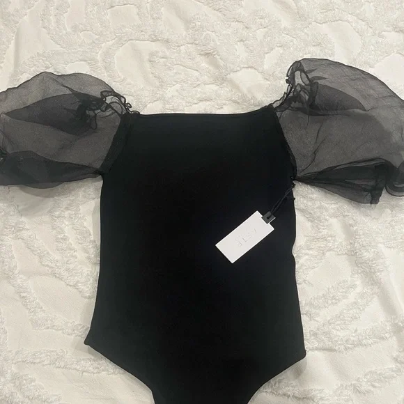 Astr black puff sleeve bodysuit size medium nwt - Picture 2 of 3